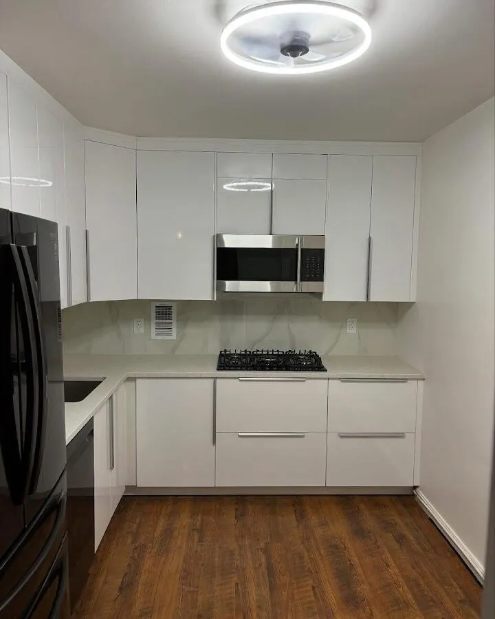 Renovated kitchen with quartz countertops in Aldine